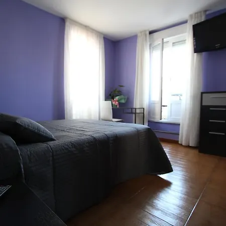 בית הארחה Pr Plaza De Galicia 3*